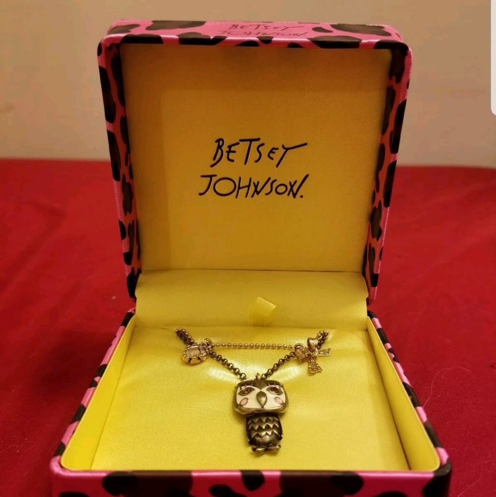 BETSEY JOHNSON owl necklace still in box!